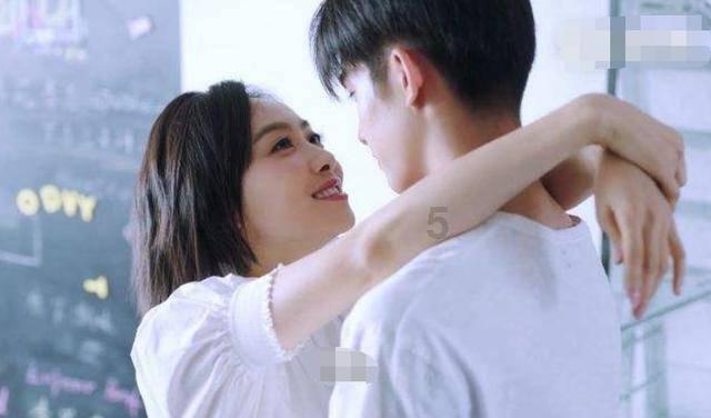男生对女生说，本来想给你买面包，想想还是算了，搞得我像什么，然后女生说男朋友？这女的是什么意思？游戏画面